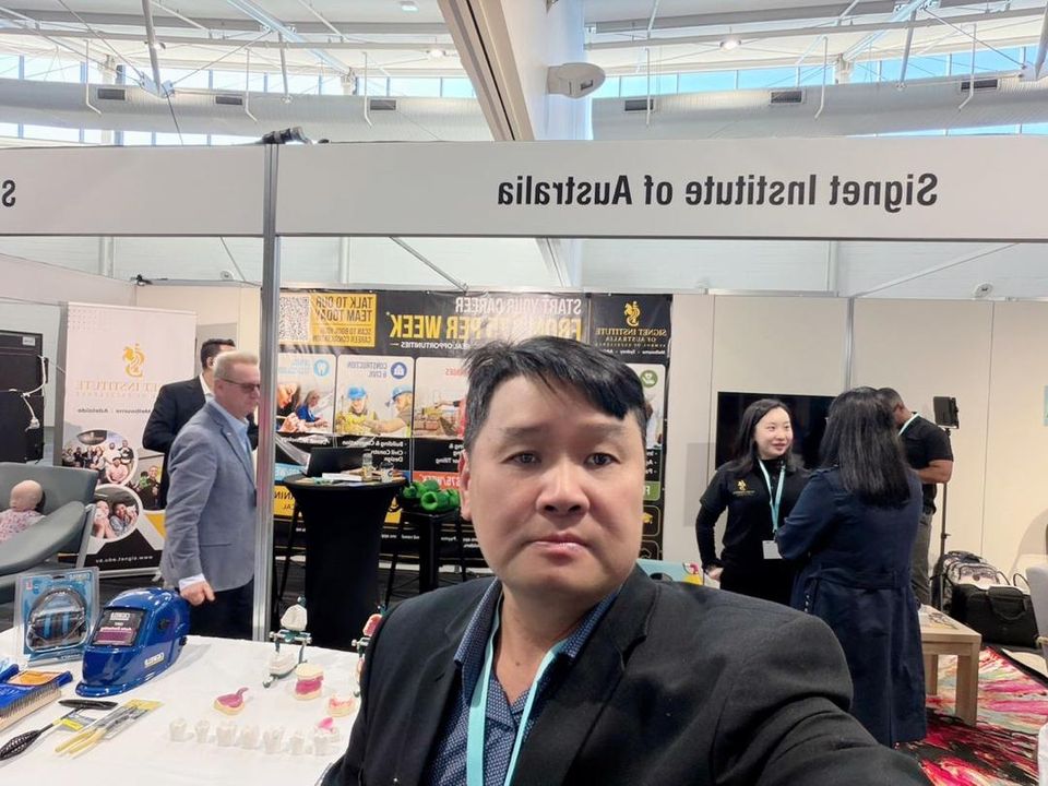 AM EDU Resources at the Signet Institute of Australia stand, careers expo