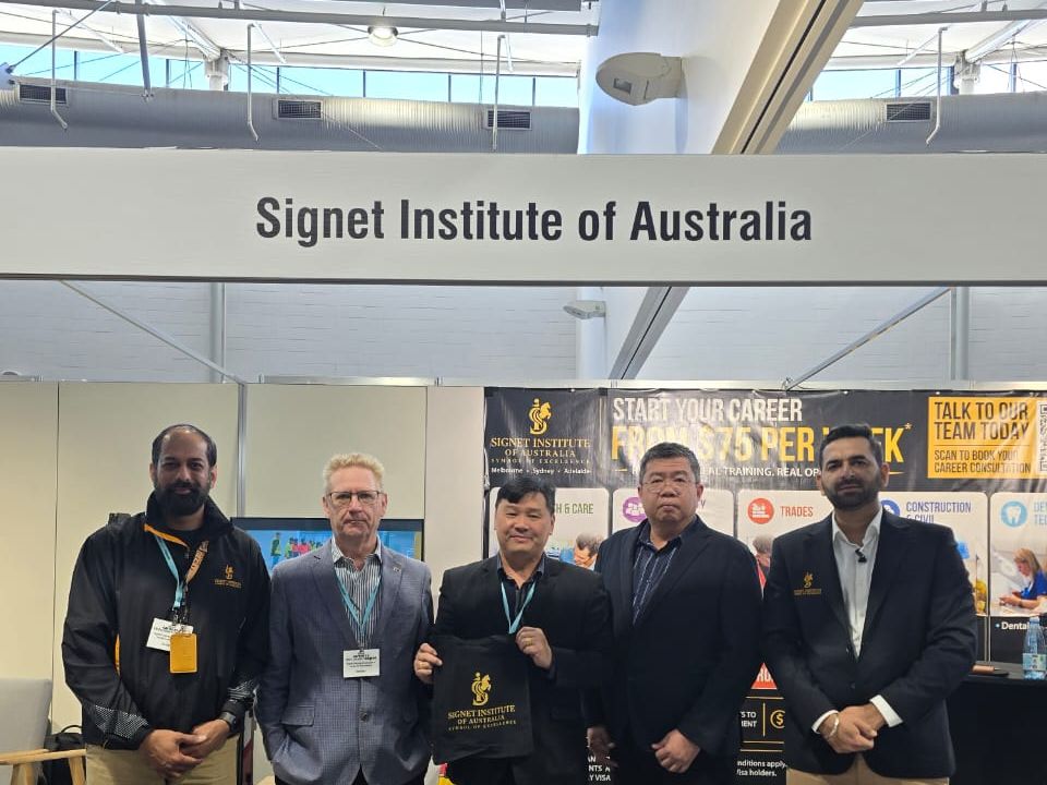 AM EDU Resources and Signet Institute of Australia team at the expo stand