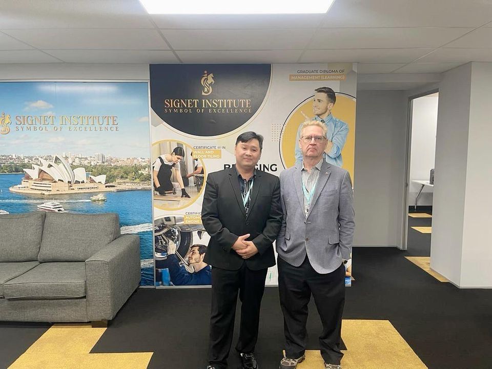 AM EDU Resources with Signet Institute of Australia staff