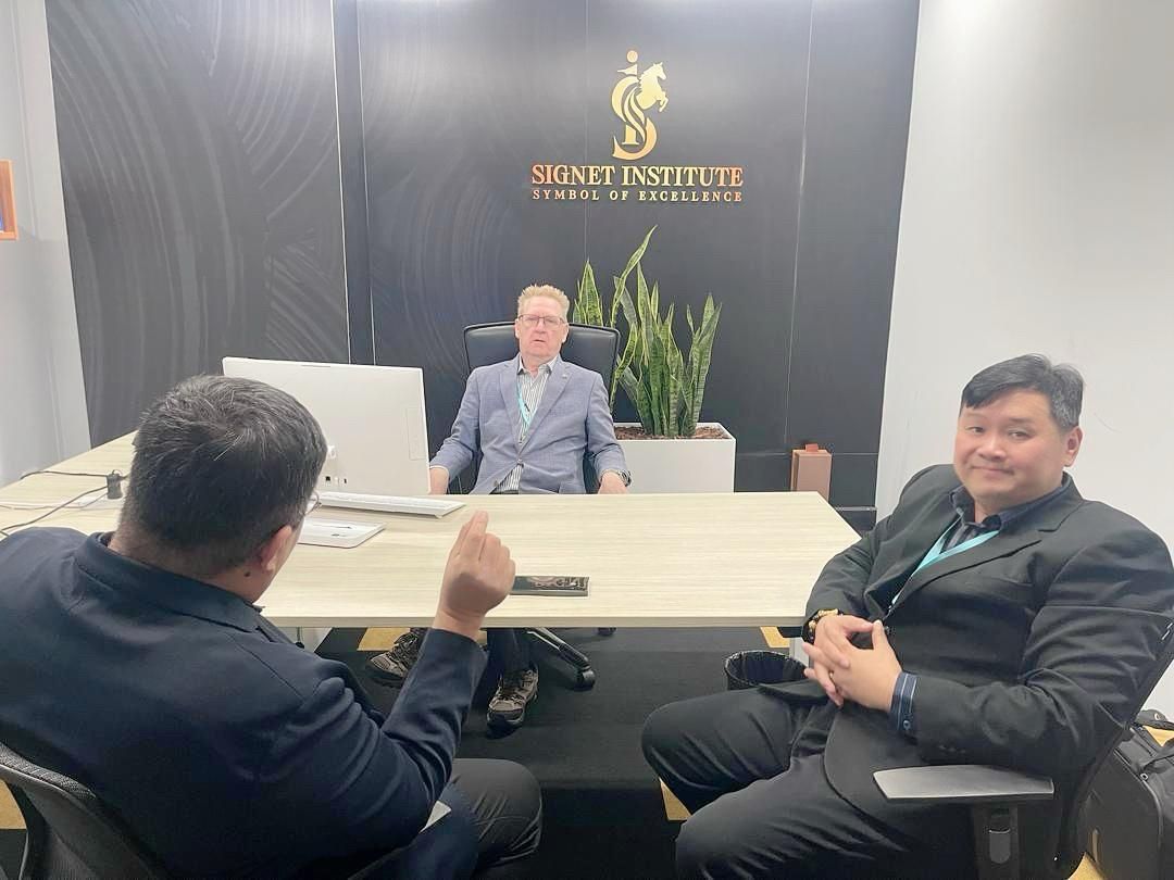 AM EDU Resources in a meeting at the Signet Institute of Australia offices
