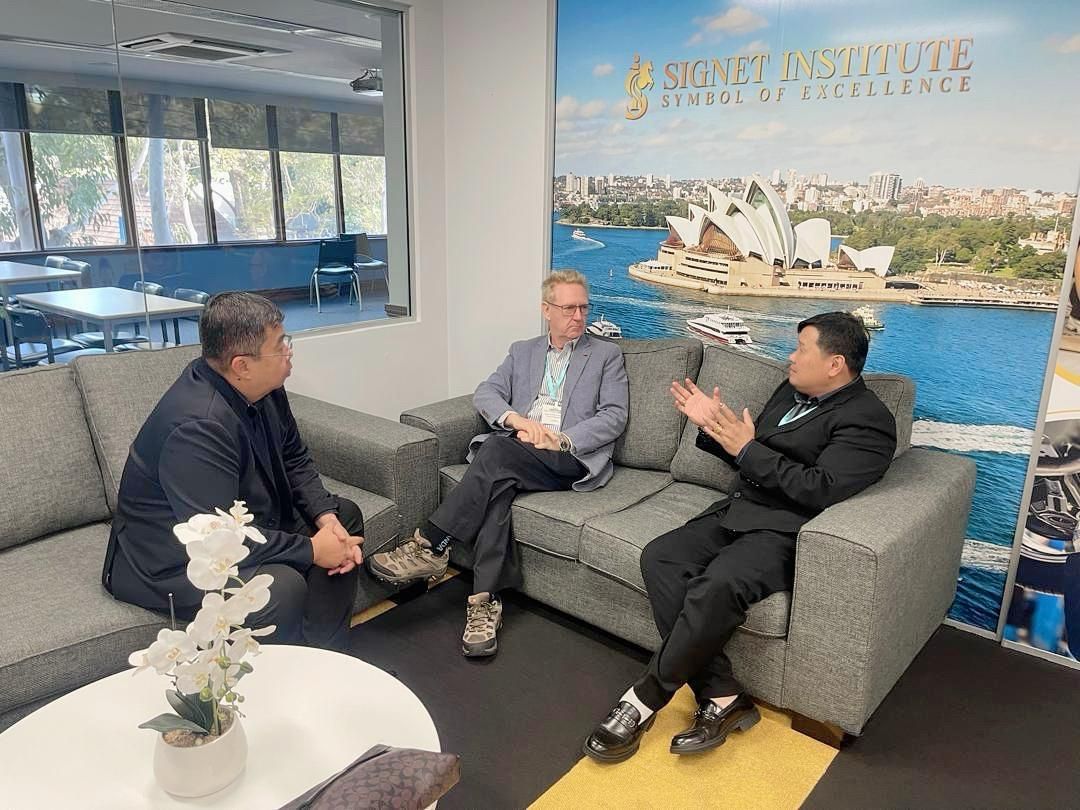 AM EDU Resources in a partnership meeting with Signet Institute of Australia